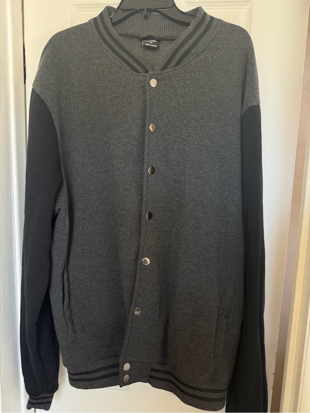 Hype Men's Gray & Black Button-Up Cardigan Jacket